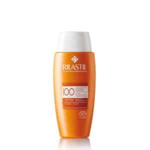 Flacone di Rilastil Sun System Fluido 100, protezione solare molto alta resistente all'acqua per pelli sensibili