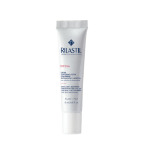 Piccolo tubo di Rilastil Difesa, crema contorno occhi e palpebre emolliente e lenitiva per pelli sensibili
